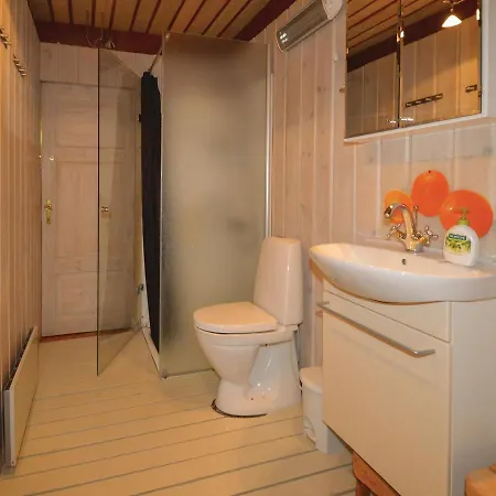 Three-bedroom Holiday In Karrebaksminde