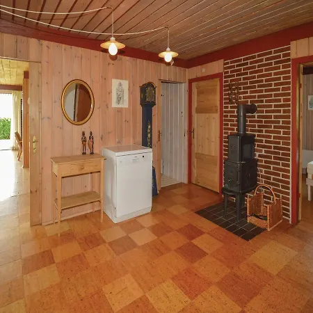 Three-bedroom Holiday In Karrebaksminde *