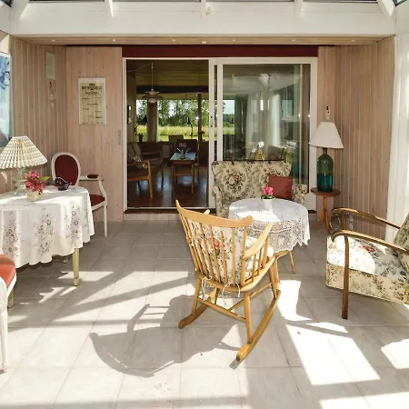 Three-bedroom Holiday In Karrebaksminde *